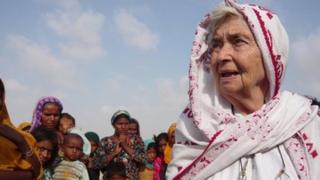 Ruth Pfau with Pakistani flood victims