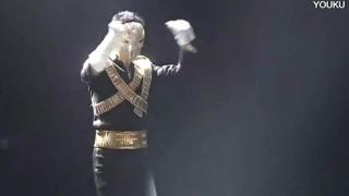 Jack Ma vestido de Michael Jackson