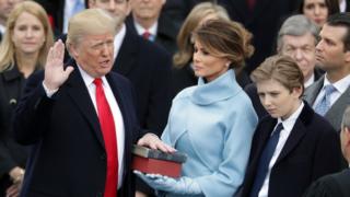 ABD Başkanı Donald Trump yemin ederken