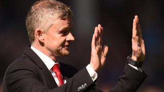 Ole Gunnar Solskjaer yavuze ko azamuye amaboko asaba imbabazi abafana b'iyi kipe