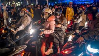Толпы на мотоциклах в Дананге, Вьетнам (январь 2019)