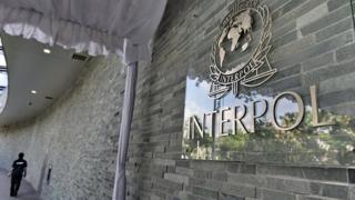 Un couple de Fugitifs des plus recherchés par Interpol depuis 20 ans ont été arrêtés à Abidjan en Côte d'Ivoire