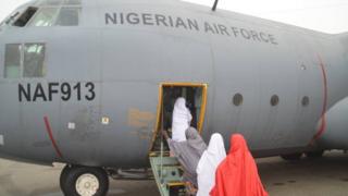 Awọn akẹkọ n wọ baluu ileesẹ ọmọogun ofurufu