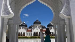 Masjid Baiturahman, Banda Aceh.