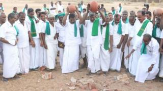 காவிரி விவகாரம்: விவசாயிகள் பானை உடைப்பு போராட்டம்