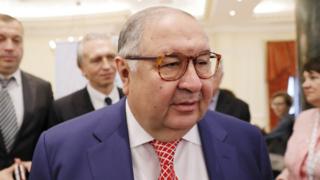 Миллиардер Алишер Усмонов Алексей Навальнийнинг "Коррупцияга қарши жамғармаси"ни туҳмат қилишда айблайди.