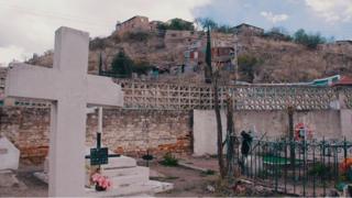 Життя в тіні стіни: контрабанда і наркотики на кордоні США і Мексики