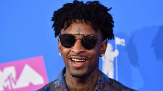 Американский рэпер 21 Savage принимает участие в церемонии вручения MTV Video Music Awards 2018 года в Radio City Music Hall в Нью-Йорке, 20 августа 2018 года