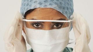 Surgical-mask-with-eyes.
