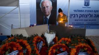 Israeli soldier lights candle at memorial to Yitzhak Rabin (26/10/15)