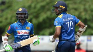 නිරෝෂන් දික්වැල්ල සහ ධනුෂ්ක ගුණතිලක