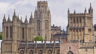 As torres da Universidade e da Catedral de Bristol