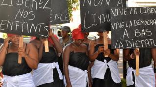 Manifestation de femmes à Conakry pour exiger la libération de leurs enfants en 2015 (illustration).