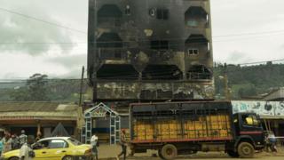 Di separatis wey dey claim say dem be Ambazonia goment forces and ambazonia forces di exchange fire as deh bin wan attack Minister for Basic Education for e hotel.