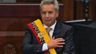 Lenin Moreno con la cinta presidencial.