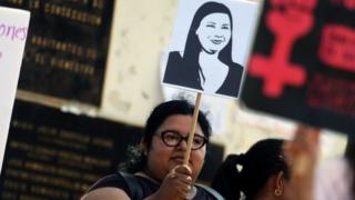 Una protesta tras la muerte de Karla  Turcios.