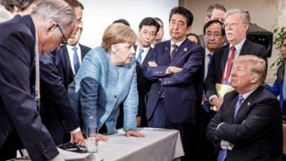 Shugabar gwamnati Jamus Angela Merkel na yi wa shugaban Amurka bayani