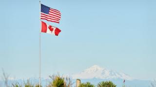 Banderas de EE.UU. y Canadá
