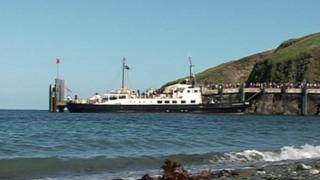 lundy island ferry handler dies accident rope tragic nearly passengers oldenburg carry caption ms