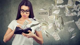 Dinero volando de una cartera
