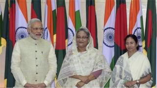 দুই প্রধানমন্ত্রীর যৌথ সংবাদ সম্মেলনের পর অনুষ্ঠানে যোগ দেন পশ্চিমবঙ্গের মুখ্যমন্ত্রী