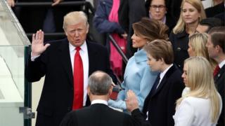 Дональд Трамп дает присягу в качестве 45-го президента США