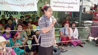 စက်ရုံဘက်က အကြမ်းဖက်ခဲ့တာကို ပြောပြနေတဲ့ အလုပ်သမ တဦး