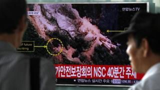 Люди смотрят новости о ядерных испытаниях в Северной Корее, Сеул (9 сентября 2016 года)
