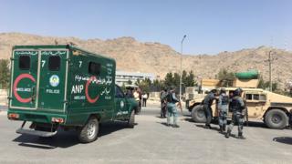 نیروهای افغان در محل انفجار