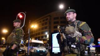 коомдук жайлар полиция гана эмес армия тарабынан да кайтарууга алынат