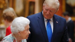 Трамп и королева