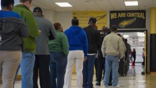 Missouri ştatında seçicilər növbəyə düzülüb