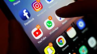 وسائل التواصل الاجتماعي