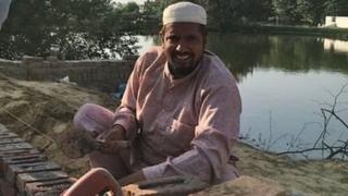 नजीम राजा खान (उजवीकडे)