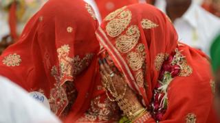 Furiinka ayaa saddexda dalaaqo ah ayaa Hindiya laga mamnuucay bishii Agoosto.