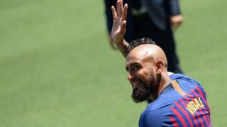 Arturo Vidal durante su presentación en Barcelona.