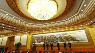Компартиянын 19-курултайы 18-октябрда ачылат. Партиянын башында турган жетекчиликте масштабдуу алмашуулар болот деп күтүп жатышат.