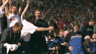 Arsene Wenger yatsinze ubwa mbere ihiganwa rya FA Cup ari muri Arsenal mu 1998 bahura na Newcastle