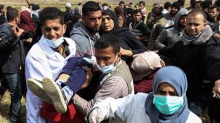 Abanyepalestine bari mu myiyerekano ku rubibe rwa Isiraheli