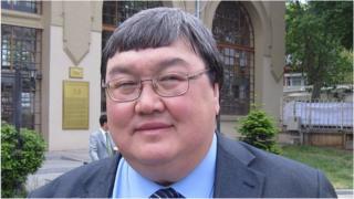 Зайнидин Курманов шайлоо алдындагы лидер кризиси тууралуу Би-Би-Синин Кыргыз кызматына маек куруп берди.