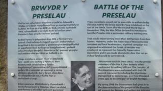 Plac i gofnodi'r frwydr ar waelod Foel Drigarn