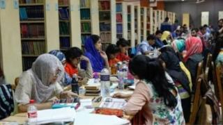 এইচএসসি পরীক্ষার ফলাফল প্রকাশের পর শিক্ষার্থীদের ভর্তি পছন্দের তালিকায় যেমন বাংলাদেশের অনেক বিশ্ববিদ্যালয়ে ভর্তির পাশাপাশি অনেকে বিদেশে পড়তে যাবার কথাও ভাবছেন।