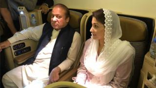 نواز شریف اپنی بیٹی مریم کے ساتھ