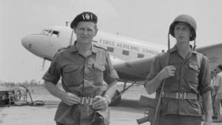 Mike Hoare, left, with bodyguard Sergeant Donald Grant in 1964