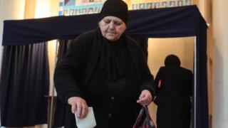 Голосование на участке в Сухуми, 12 марта 2017 года