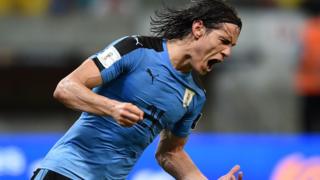 Edinson Cavani celebra un gol