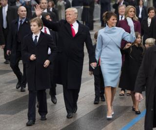 Президент США Дональд Трамп со своей женой Меланией и сыном Барроном