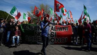 Yayınevi Altaforte, neo-faşist CasaPound partisiyle bağlantılı.