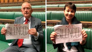 Barry Sheerman MP and Caroline Lucas MP hold signs