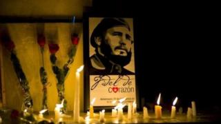 ফিদেল ক্যাস্ত্রোর প্রতি শ্রদ্ধা জানাচ্ছে মানুষ